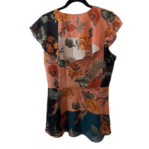 NWOT! City Chic Kade Floral V neck wrap top in size 14 - Picture 2 of 4